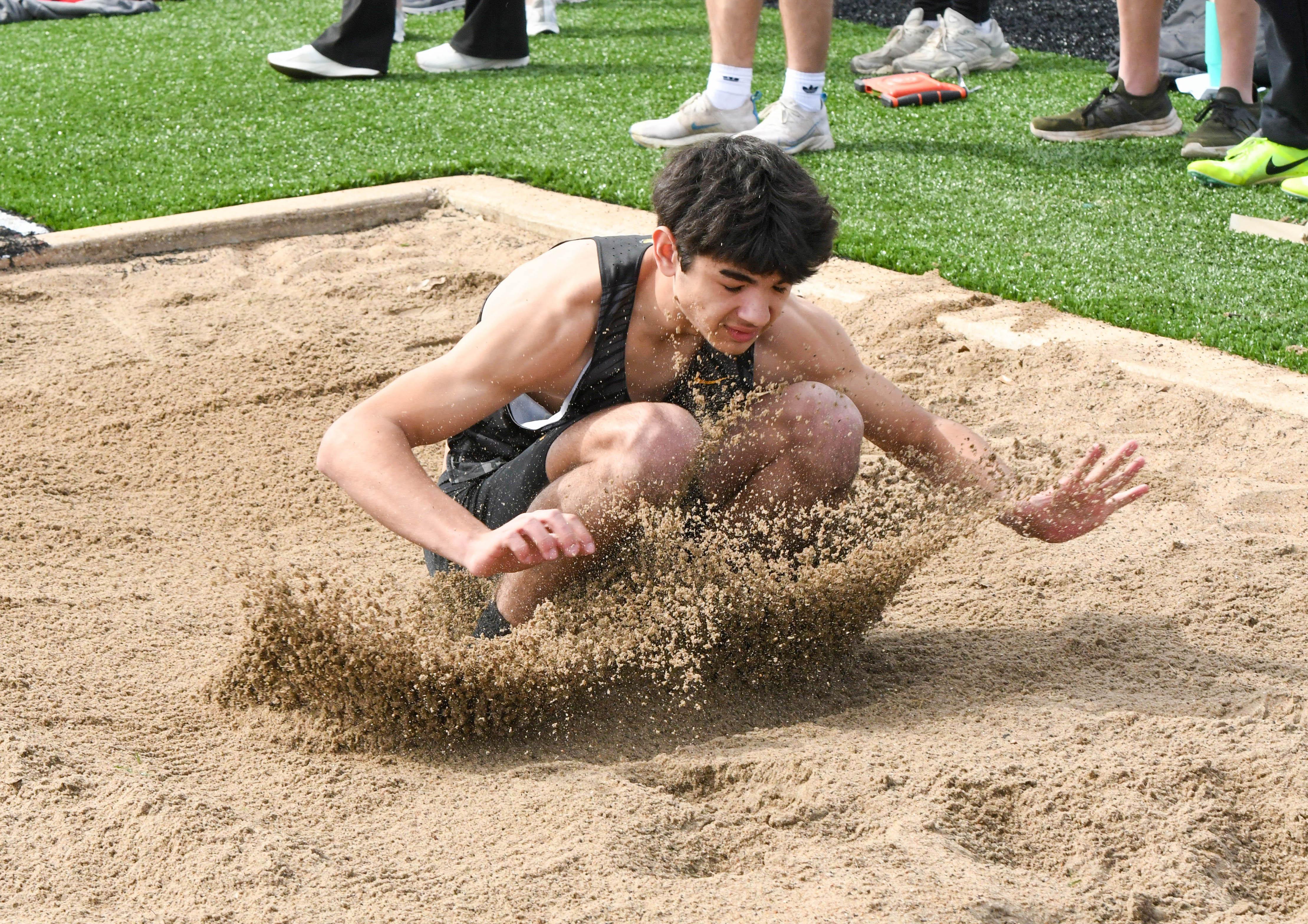 Riley Rulo Track And Field Kicks Off New Year At Home | Sullivan Independent News