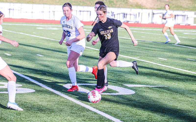 AVA HAYES (15) charges down the field in Sullivan’s 4-0 win over North County. Photo by Wyatt Hardy Article Image Alt Text