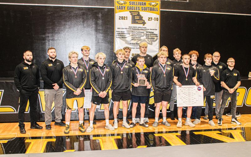 DISTRICT RUNNER-UPS. The boys’ wrestling team had eleven state qualifiers and ranked 2nd behind Ste. Genevieve with 222.5 points. Photo by Wyatt Hardy. Article Image Alt Text